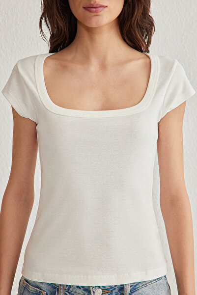 Trendyol Collection Ecru Square Neck Fitted/Body Fitted Knitted Blouse Twoss25Bz00020