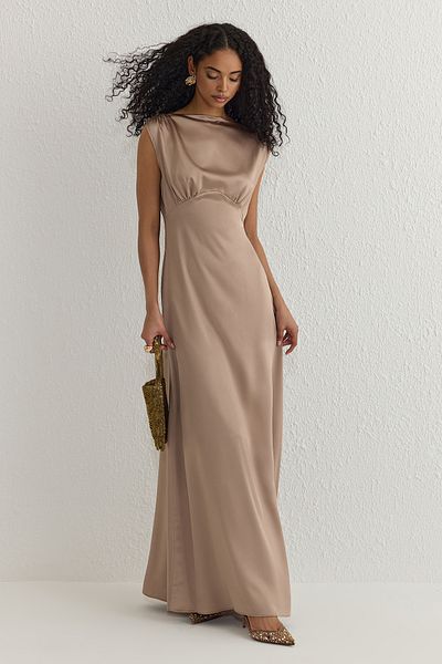 Trendyol Collection Nerzfarbenes, schlichtes, gewebtes Satin-Maxi-Abendkleid und Heimkehrkleid TPRSS25AE00000
