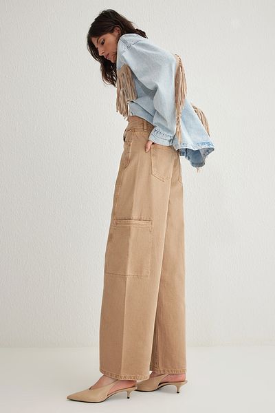 Trendyol Collection Camel Pocket Detaillierte Barrel-Jeans mit hoher Taille TWOSS25JE00041