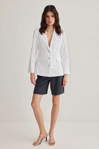 Trendyol Collection Ecru Fitted Gabardine Button Detaillierte Blazerjacke TWOSS25BC00006