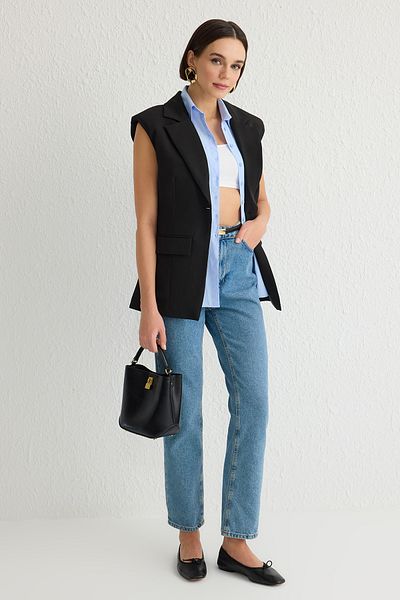 Trendyol Collection Вталена тъкана жилетка с черна риза Twoss25Ye00011