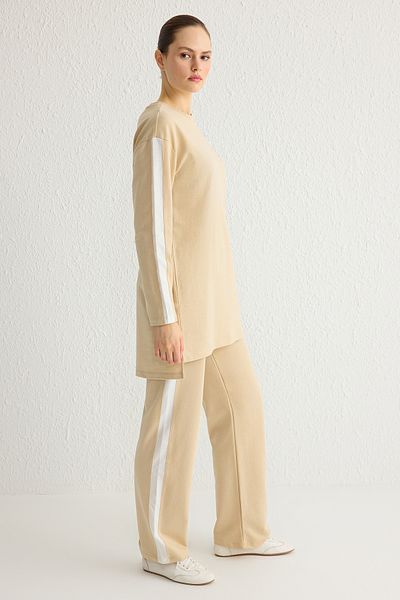 Trendyol Modest Nerzfarbenes, gestricktes Trainingsanzug-Set mit Streifendetail und Seitenschlitzen TCTSS22EN0007