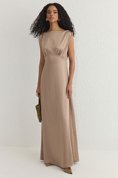 Trendyol Collection Nerzfarbenes, schlichtes, gewebtes Satin-Maxi-Abendkleid und Heimkehrkleid TPRSS25AE00000