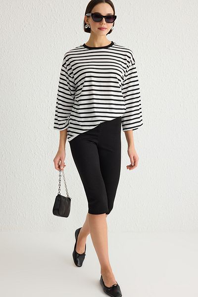 Trendyol Collection Czarny, prążkowany, swobodny/wygodny wzór, dzianinowy T-shirt z rękawami trzy czwarte TWOSS25TS00020