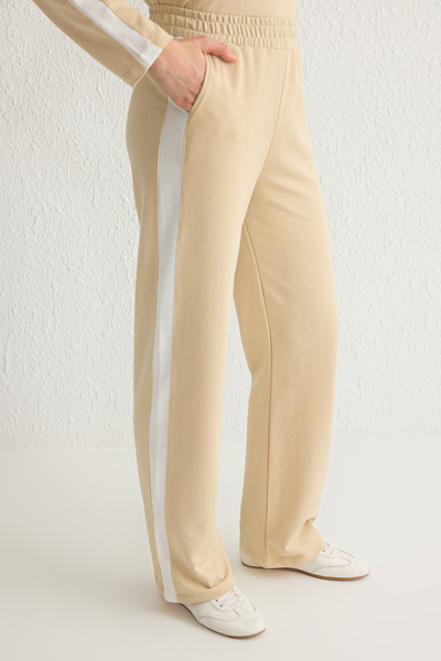 Trendyol Modest Σετ αθλητικής φόρμας με λεπτομέρεια μινκ με σχίσιμο στο πλάι TCTSS22EN0007