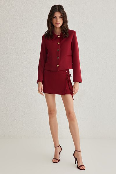 Trendyol Collection Burgunderrote, gewebte Blazerjacke mit Knopfdetail und Hemdkragen TWOSS25BC00003