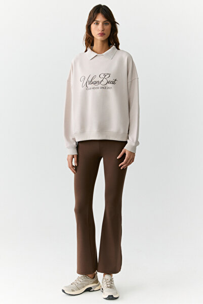 Urban Beat Dámská pletená košile ALEXIA Urbanbeat s potiskem detailů Relaxovaná mikina v barvě kamene