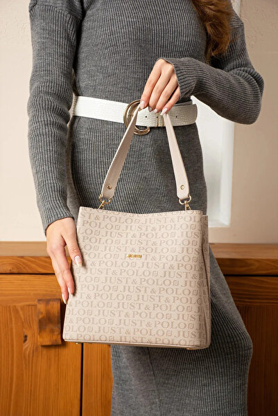Just Polo حقيبة يد وكتف نسائية بطبعة مونوغرام مقاس 25 × 25