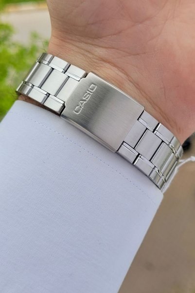 Casio Men's Gray Wristwatch