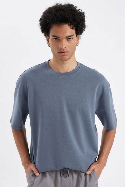 DeFacto Oversize Wide Fit tričko s krátkým rukávem a krátkým rukávem ze základní hladké tkaniny 3159396