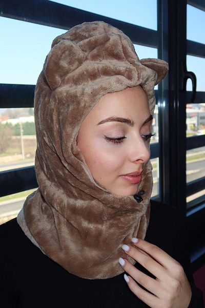 TAKIŞTIR قبعة صغيرة من القطيفة باللون البني