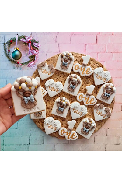 Tatlı Armağanlar İsimli Kalpli Çiçekli Gold Yazılı One 1 Yaş ve Uçan Balonlu Ayıcık Butik Kurabiye - 20 Adet