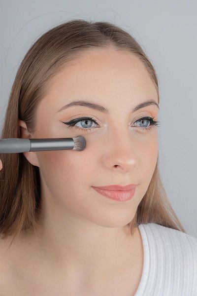 Alix Avien Oval Concealer Brush - Round Brush Aa142