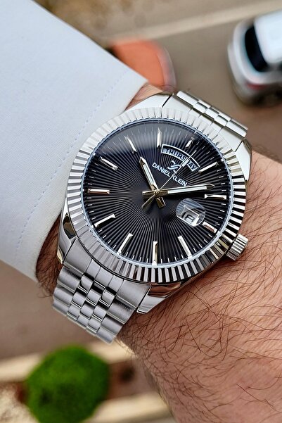 Daniel Klein ساعة يد رجالية باللون الرمادي مع قرص أسود