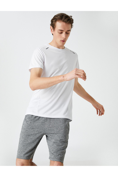 Koton Sport-T-Shirt mit Rundhalsausschnitt, gestreift, kurzärmlig