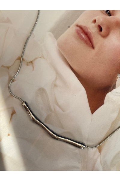 Pinery Jewels قلادة نسائية من الفولاذ المقاوم للصدأ باللون الفضي - حديثة وأنيقة