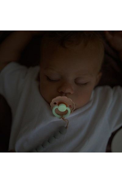 Frigg Daisy Rubber Pacifier - Glow in the Dark - French Gray Night 0-6 Months