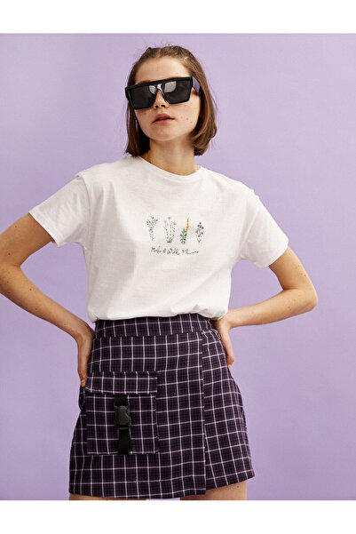 Koton Γυναικείο μπλουζάκι με λαιμόκοψη από βαμβακερό εκρού φλοράλ εμπριμέ