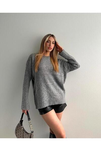 Butik La Lilyum; Oversize Buklet Kadın Kazak - Sıcak Tutan ve Modern Şıklık Sunan Kışlık Tasarım