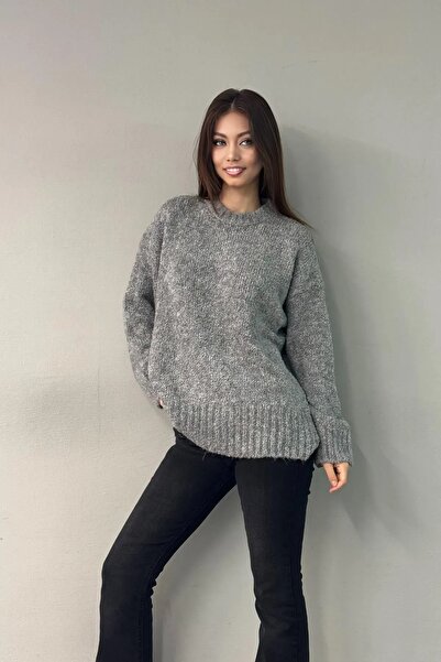 Butik La Lilyum; Oversize Buklet Kadın Kazak - Sıcak Tutan ve Modern Şıklık Sunan Kışlık Tasarım