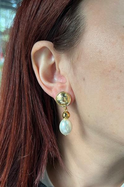 Pinart Gold ve Cam İncili Sallantılı Bronz Üstü Altın Kaplama Şık Kadın Küpe PNRTB001290