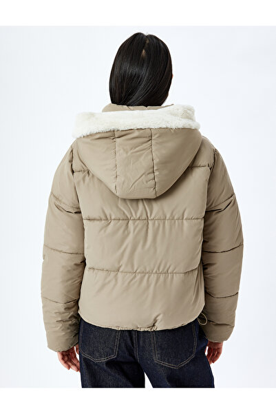 Koton Daunenmantel mit Kapuze, Kunstfell innen und Reißverschluss