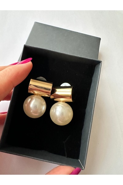 Amor Center Oversized Pearl Gold Detailed Nail Earrings