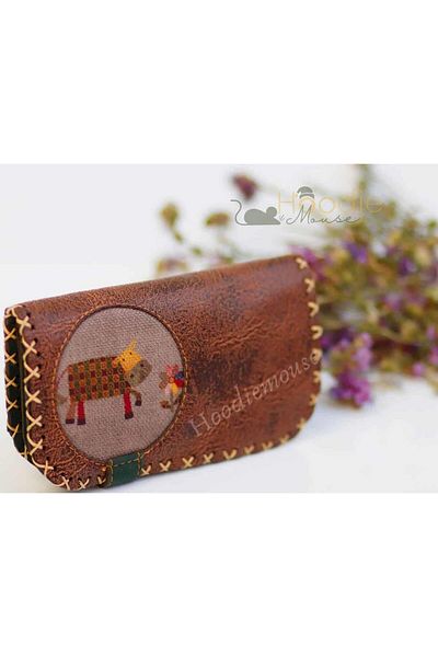 HOODİEMOUSE Large Wallet with Cow Figure Ethnic Bohemian Retro Vintage Style - Brown