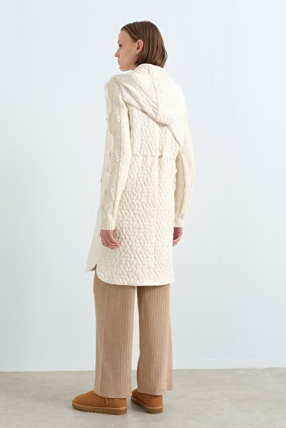 Nihan İnce Kapitone Peluş Detaylı Yelek Ekru