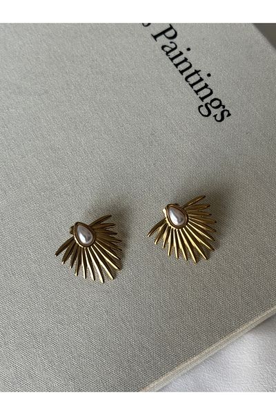ringbox Gold Pearl Fan Earrings