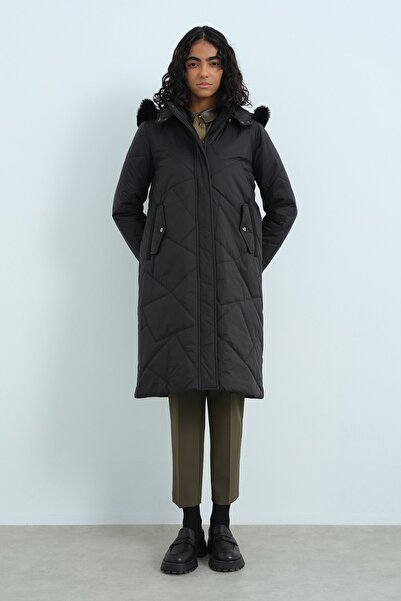 Nihan Kürklü Kapşonlu Spor Kapitone Kaban Siyah