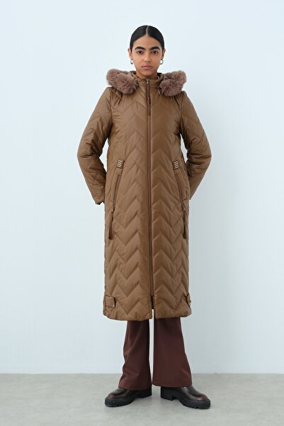 Nihan Seyyar Kürklü Metal Detaylı Kaban Camel