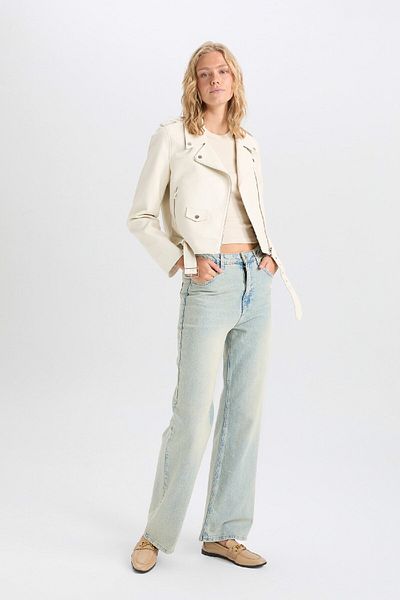DeFacto Wasserabweisende Crop-Bikerjacke aus Kunstleder – zweireihiges Revers mit Reißverschlusstaschen und Gürtel für die Saison Y7168AZ25SP