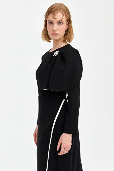 Nihan Stylish Dress with Black Brooch Accessories