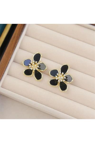 Pelin Aksesuar Black Stone Flower Earrings