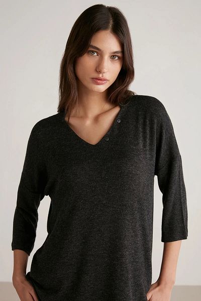 Penyemood Soft Textured Fabric V-Neck Capry Sleeve Women's Pjamas Suit