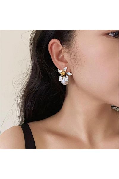 Pelin Aksesuar Flower Earrings with White Pearls