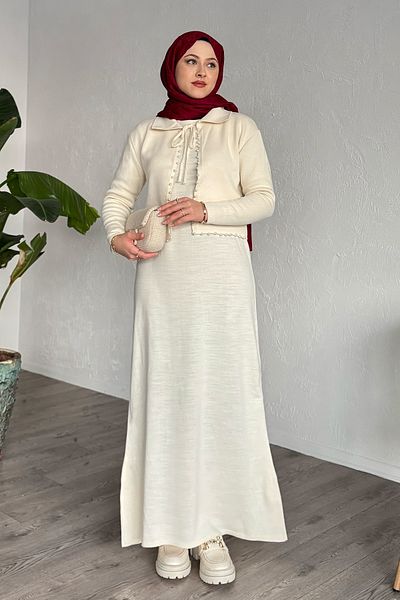 InStyle طقم تريكو باللون البيج مع بوليرو لؤلؤي