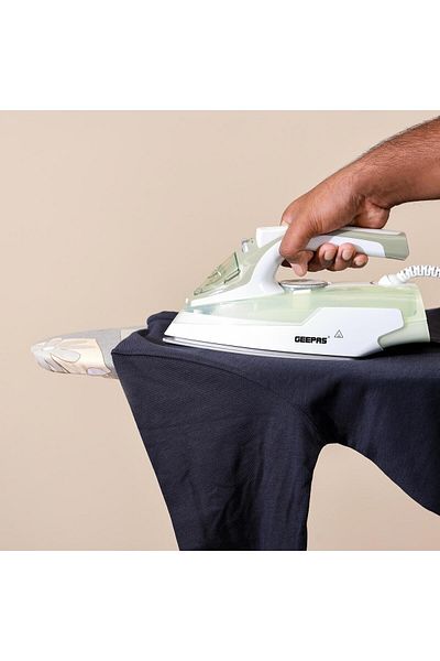 Geepas GSI7786 Ceramic Wet and Dry Steam Iron