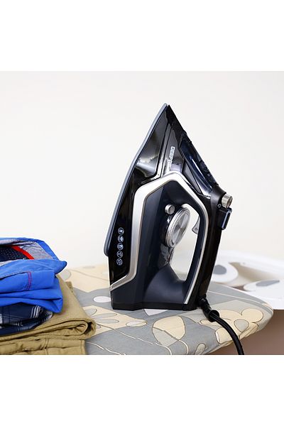 Geepas 2200W Steam Iron- 2 in 1 Dry & Wet Steam Iron - Adjustable Temperature Control, Ceramic Soleplate