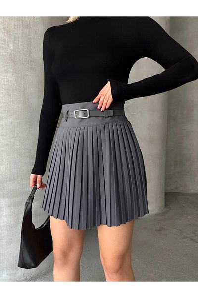 Touz Moda Fusta mini plisată cu detaliu curea și pantaloni scurți