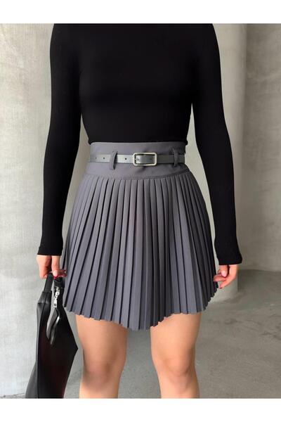 Touz Moda Fusta mini plisată cu detaliu curea și pantaloni scurți