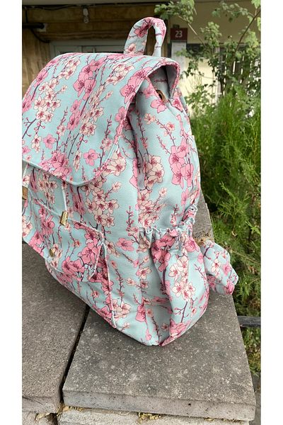 TALKING DREAMS Sakura Water Bottle Backpack with Pocket