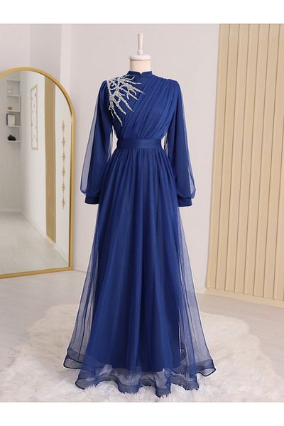 Modamorfo Drapiertes Tüll-Abendkleid mit Gürtel und Steindetail auf der Vorderseite