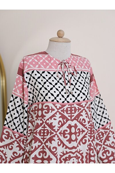 Modamorfo Φόρεμα με γεωμετρικό σχέδιο με δαντέλα με ελαστικό μανίκι