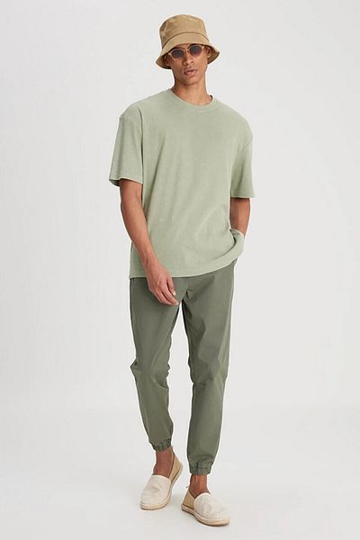 Lee Men's Khaki Jogger Pants - Regular Fit, Elastic Leg and Waist Lm 04008801