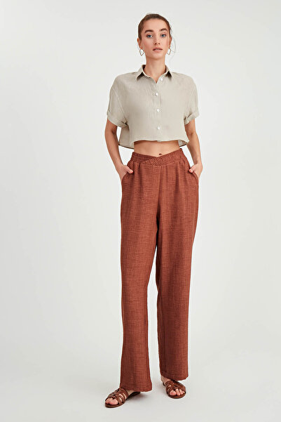 Vitrin Beli Çapraz Lastik Detaylı Pantolon