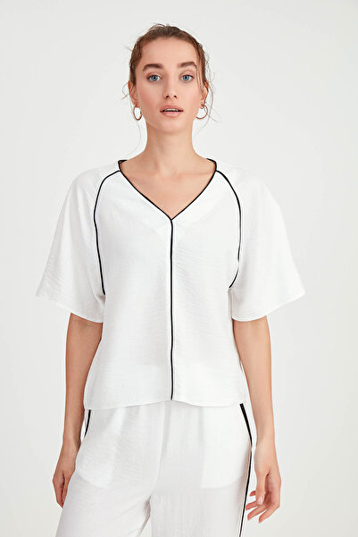 Vitrin بلوزة مخططة برقبة على شكل حرف V