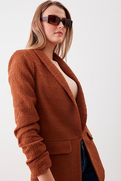 Vitrin Jacke mit langem Kragen und detaillierten Ärmeln