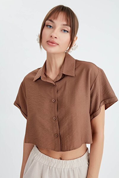 Vitrin Изрязана риза с детайли на раменете